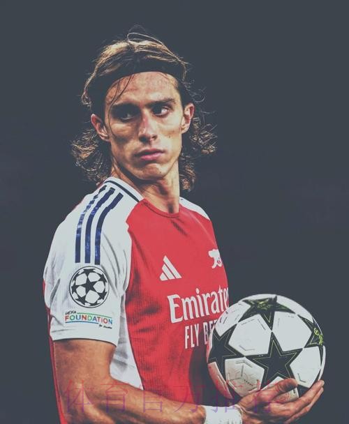 科贝:皇马引入戴维斯约罗不顺 也不会签卡拉菲奥里 科贝:皇马引入戴维斯约罗不顺 也不会签卡拉菲奥里